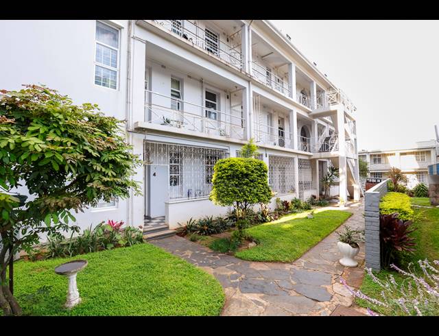 2.5 BEDROOM APARTMENT FOR SALE IN ESSENWOOD